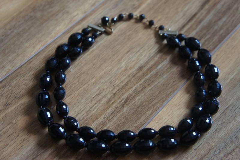 Nachlass Vintage Schmuck Schwarze Perlen-Halskette/Einfache Schwarze Halskette Brautjungfer Zwei Strang Holz B-039 von LOVNTG