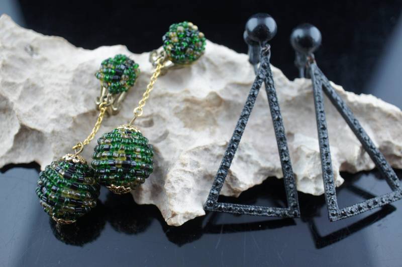 Ohrringe Vintage Japan Ohrclips 2Er Set Art Deco Schmuck Rund Minimalistisch Grün Schwarz Tropfenteil Kugel Dreieck Cc56 A126 von LOVNTG