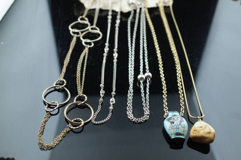 Set Von 5 Ketten Halsketten Vintage Art Deco Schmuck Gold Silber Ton Kette Anhänger Perlen Edelstein Emailliert Cc10 von LOVNTG