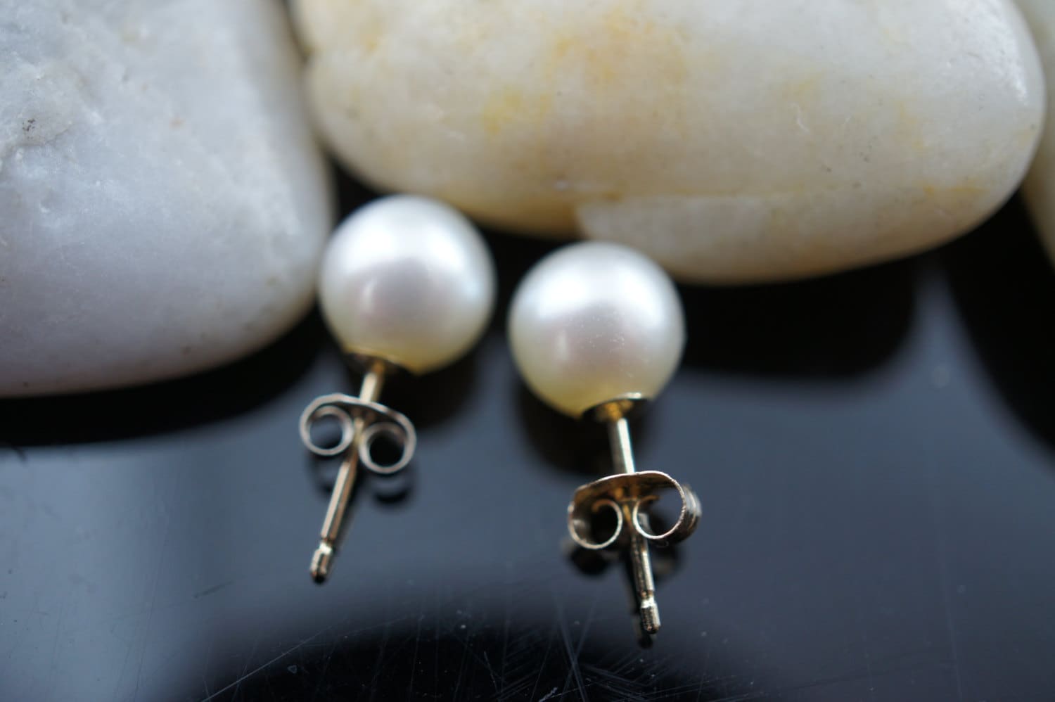 Solid Gold Gelb Bolt Ohrstecker 14K Mit Wilde Naturperle Weiß Süßwasser Mutter Mode Ohrringe Erwachsene Kind Baby B Solid Gold Gelb Bolt Ohrstecker 14K Mit Wilde Naturperle Weiß Süßwasser Mutter Mode Ohrringe Erwachsene Kind Baby B von LOVNTG