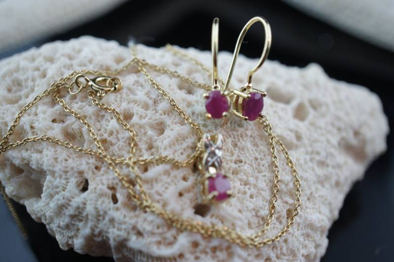 Sterling Silber 925 Gold Vermeil Vintage Set Halskette Kette Ring Design Goldton Stud Ohrringe Rot Steinen Cz Anhänger Geschenk P123 von LOVNTG