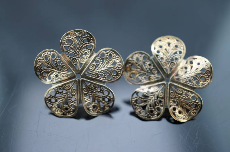 Sterling Silber 925 Ohrstecker Blume Geschnitzt Design Filigrane Ohrringe Vintage Schmuck Art Deco Geschenk Kamille Gold Vermeil St761 von LOVNTG