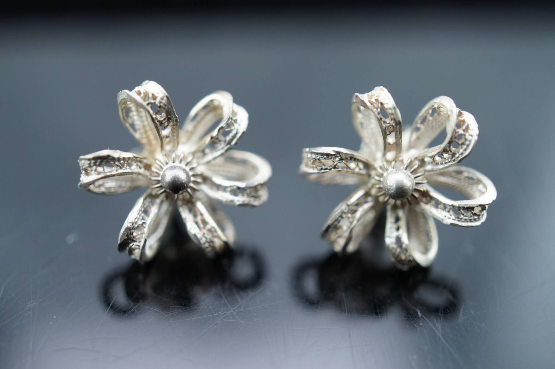 Sterling Silber 925 Ohrstecker Blume Motiv Filigrane Ohrringe Vintage Schmuck Art Deco Geschenk Kamille St760 Geschnitzt von LOVNTG