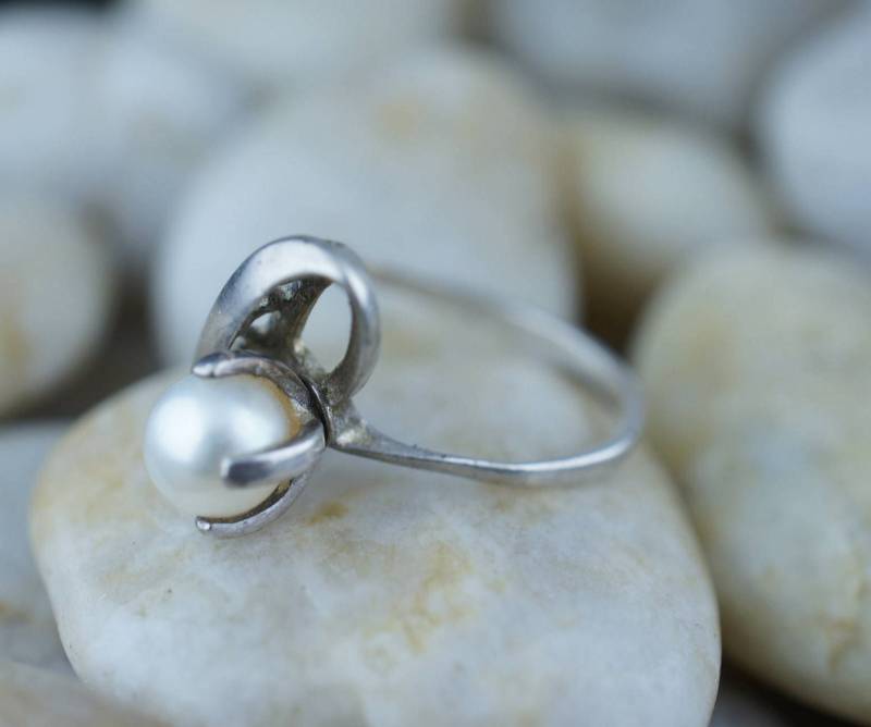 Sterling Silber 925 Vintage Schmuckmother Perle Weiß Band Cocktail Größe -7. St52 von LOVNTG