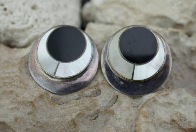 Sterling Silver 925 Nd Onyx Gemstone Shell Layered Vintage Art Deco Stud Pierced Earrings Schmuck Modernist St936 von LOVNTG