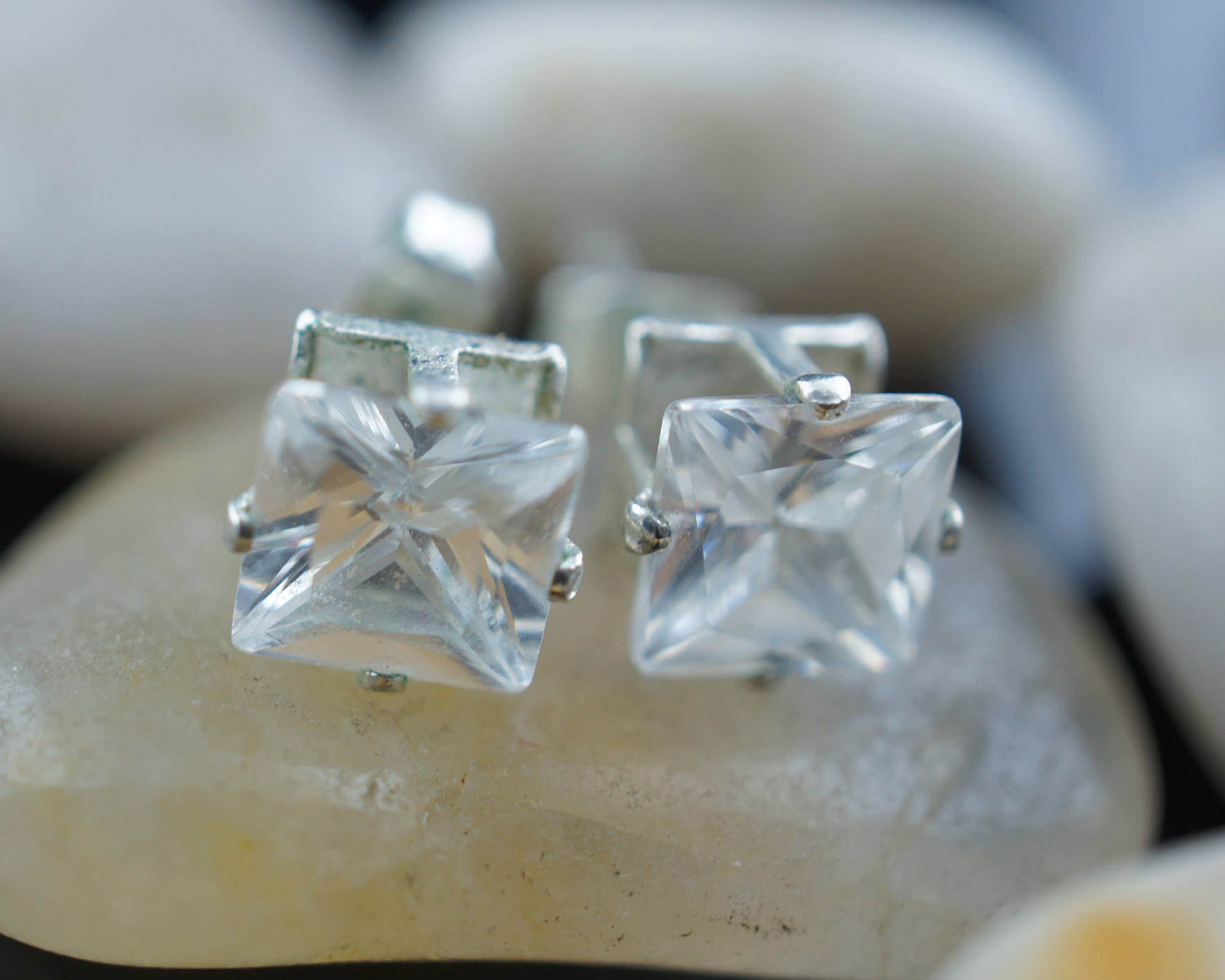 Sterlingsilber 925 Art-Deco-Vintage-Schmuck-Bolzen-Ohrstecker Geschnitzt Mode Ohrringe Quadrat Blume Klare Steine Cz St56 von LOVNTG