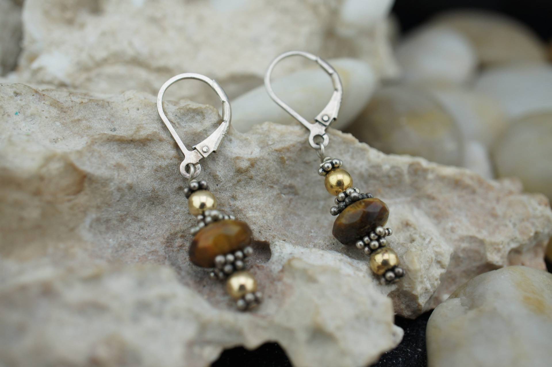 Sterlingsilber 925 Vintage Art Deco Durchbohrt Baumelnden Tropfen Teil Stein Braun Perlen Ohrringe St831 von LOVNTG