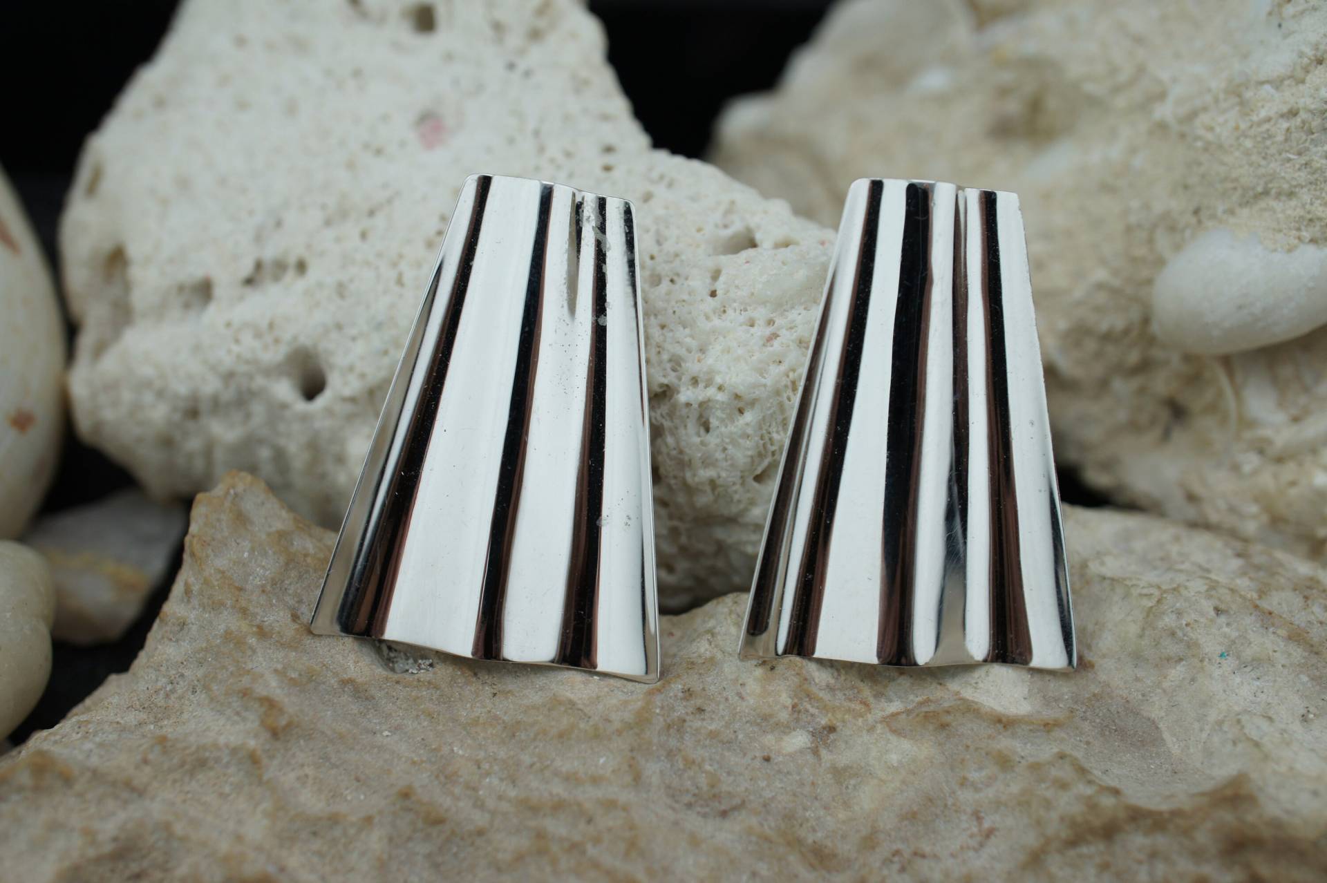 Sterlingsilber 925 Vintage Art Deco Durchbohrt Ohrstecker Trapez Viereck Gewellt Glatte Design St683 von LOVNTG