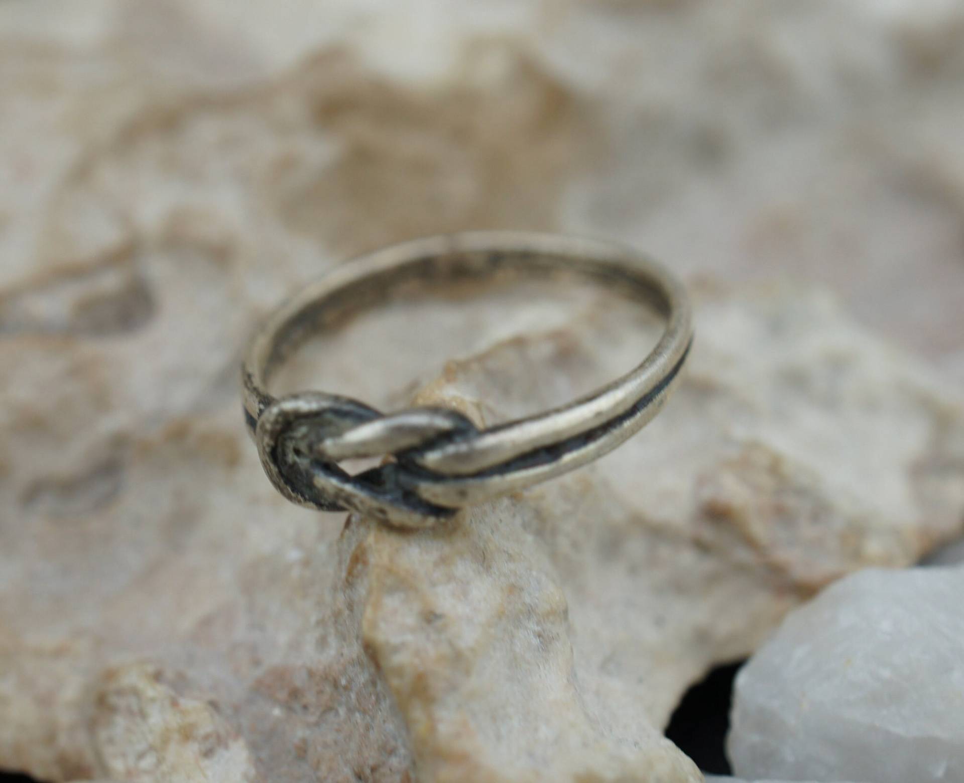 Sterlingsilber 925 Vintage Ring Größe 6 Geschnitzt Ornament Knotenschleife Cocktail Statement Band Art Deco Schmuck St523 von LOVNTG