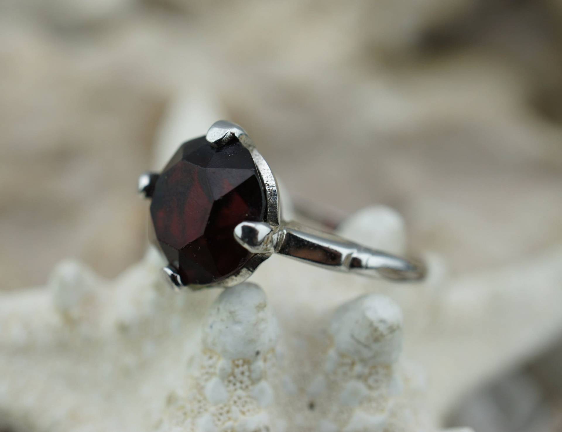 Sterlingsilber 925 Vintage Ring Größe 7 2/4 Rote Cz Aurora Borealis Strass Cocktail Statement Kreis Band Art Deco Schmuck St717 von LOVNTG