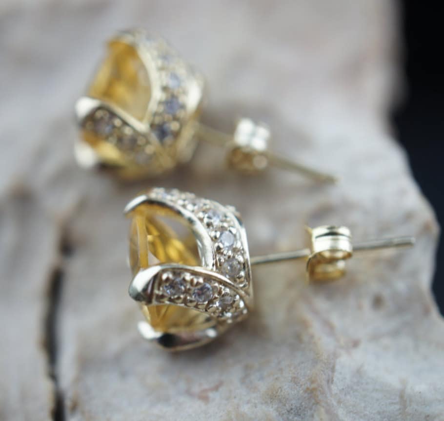 Thai Ohrringe Sterling Silber 925 Gold Vermeil Art Deco Schmuck Vintage Stud Gold Stein Cz Ca. Minimalistisch Handgemachte P204 von LOVNTG