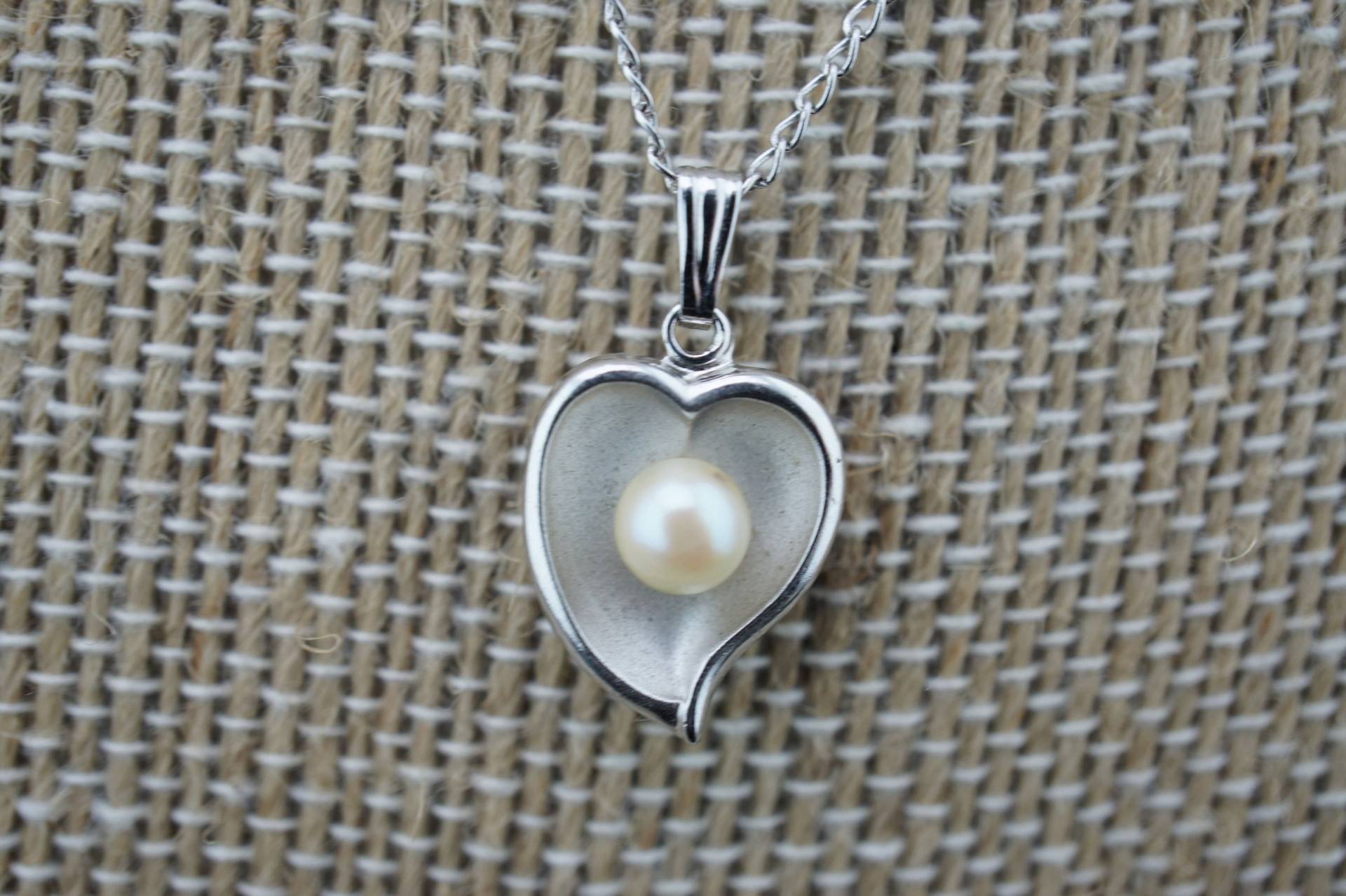 Theda 925 Sterlingsilber Echte Perle Herz St. Marien 1830 Religiöse Anhänger Vintage Schmuck Art Deco Kette St857 von LOVNTG