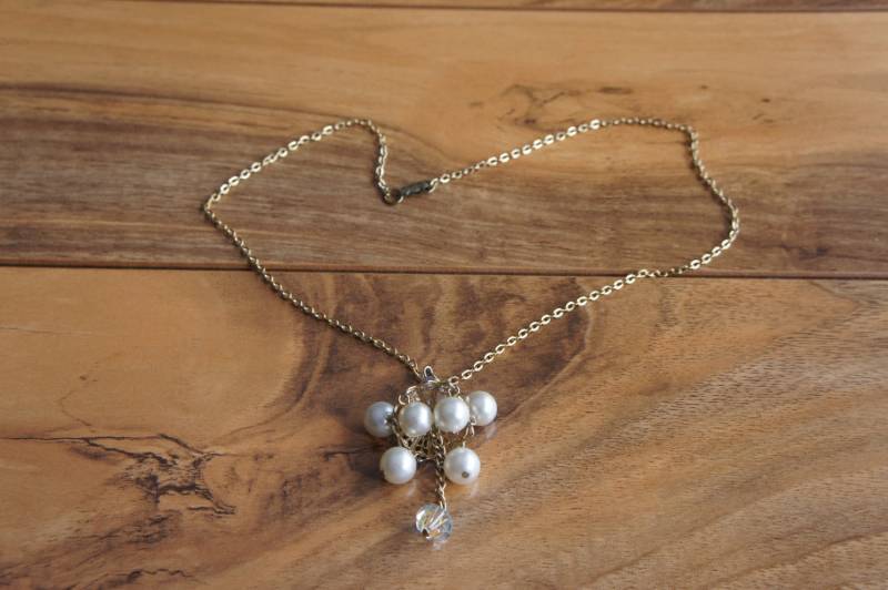 Vintag Kette Halskette Schmuck Anhänger Gold Durchbrochenen Weben Aurora Borealis Perle E-160 von LOVNTG