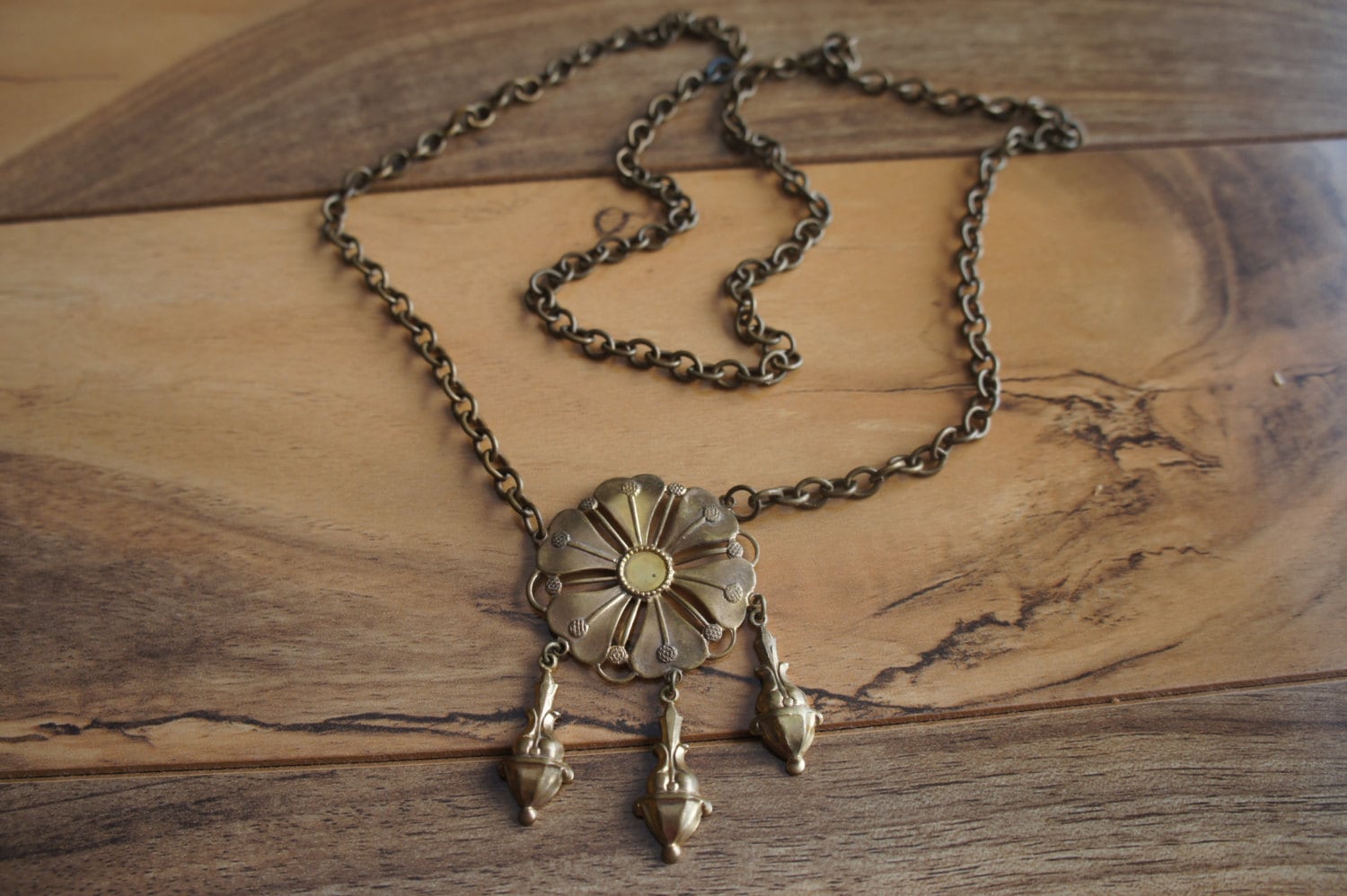 Vintag Kette Halskette Schmuck Anhänger Sammler Gold Fiower Tropfen E-131 von LOVNTG