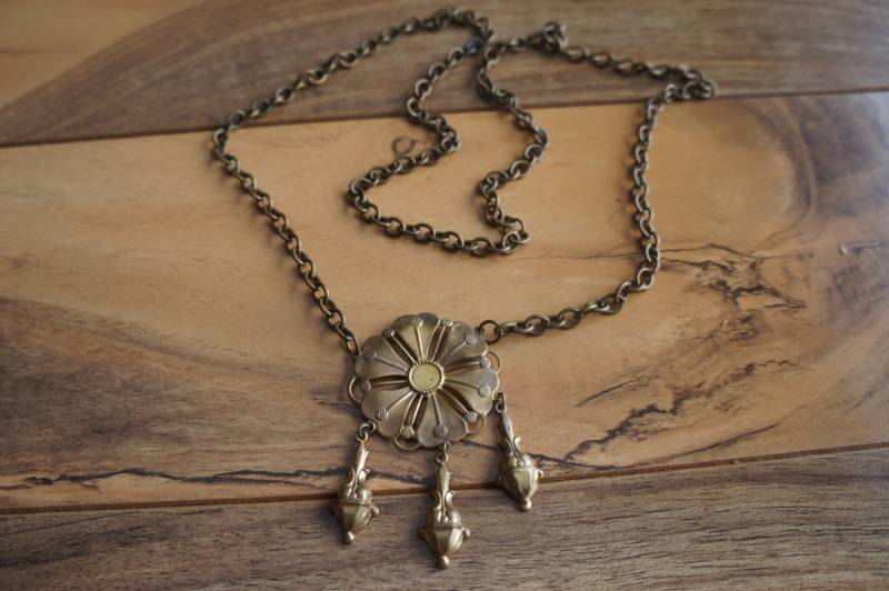 Vintag Kette Halskette Schmuck Anhänger Sammler Gold Fiower Tropfen E-131 von LOVNTG