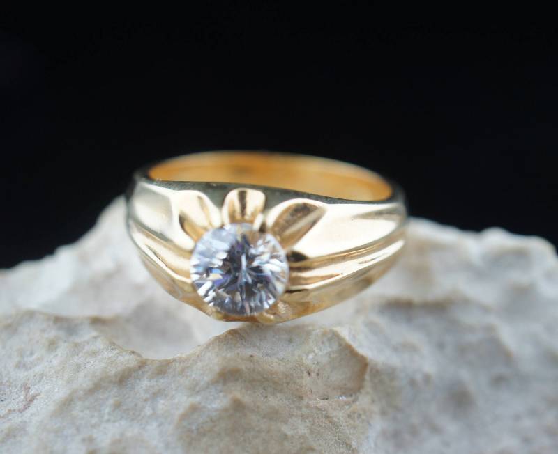 Vintage 18K Gold Field 10, 5 Größe 18K Hge, Gold Feild Cz Signierte Verlobungsring Einzigartiges Design Hochzeitsjubiläum Runder Stein Schmuck Dd75 von LOVNTG