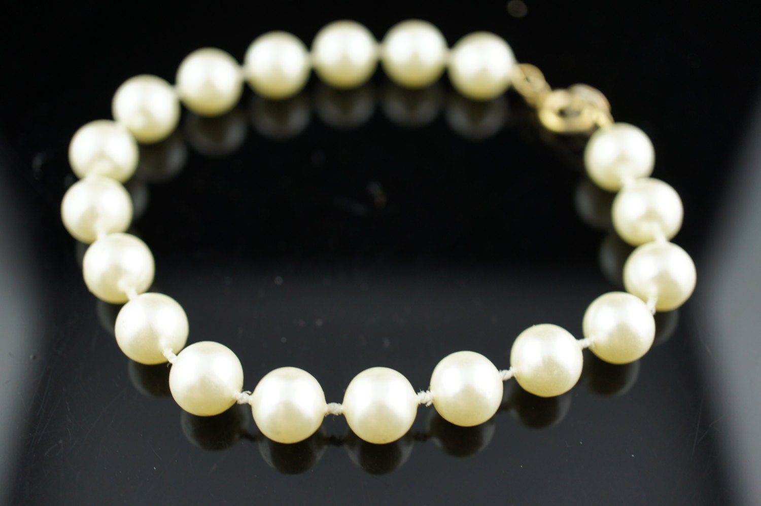 Vintage Armband Perlenschmuck Art Deco Circa Beige Rocailles Perlen 1 Stamm D010 von LOVNTG