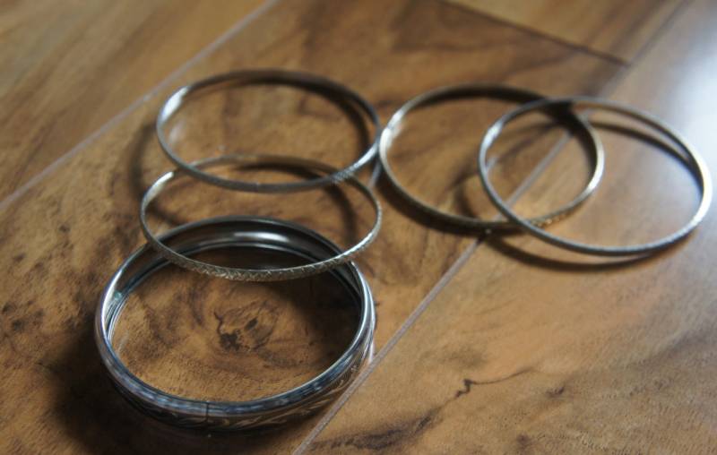 Vintage Armreifen Ring-Armband-Set 5 Silber Ton/Geschenk Für Sie Stamping Breit Schmal S-040 von LOVNTG