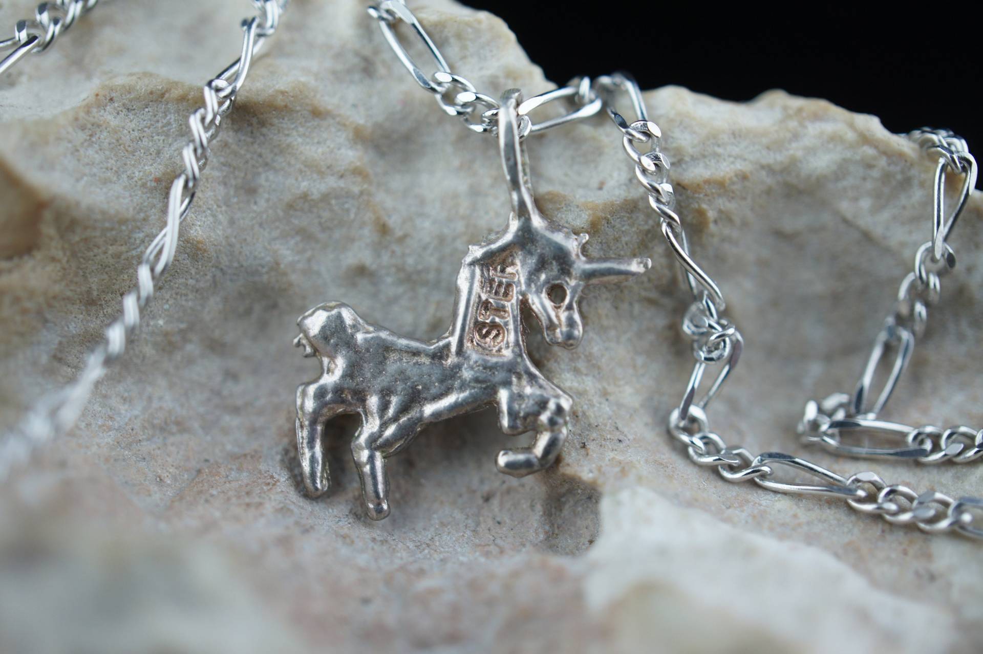 Vintage Art Deco Anhänger Einhorn Sterling Silber 925 Schmuck Halskette Halsband Figaro Entwurf St193 von LOVNTG