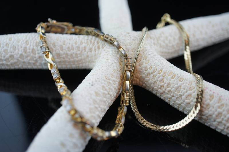 Vintage Art Deco Armbänder Korea 2Er Set Gold Ton Cz Schlange Fischgrat Design Modernist V135 von LOVNTG