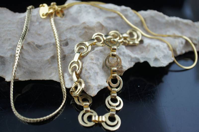 Vintage Art Deco Armband Botschafter So Set 3 Armbänder Goldfarben Charm Schlange Fischgrat Ring Im Design Modernist V095 von LOVNTG