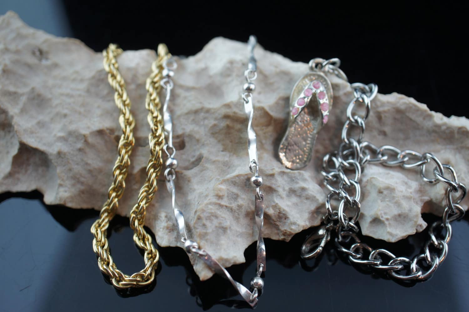 Vintage Art Deco Armband Set 3 Armbänder Gold Ton Silber Charm Schuhring Im Ring Design Seil Lange Glieder Kugel A117 von LOVNTG