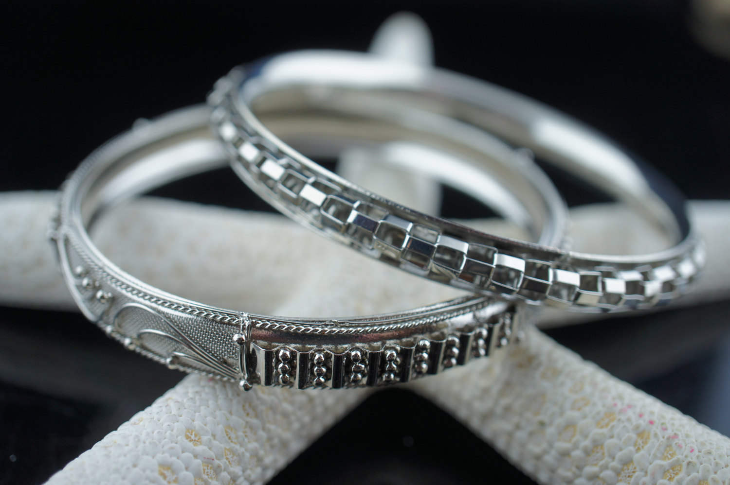 Vintage Art Deco Armreifen Ring Armband 2Er Set Silber Schwarz Ton Netz Geschenk Für Sie 2 3/4'' Durchmesser Schmaler Armreif Kleid Aa8 von LOVNTG