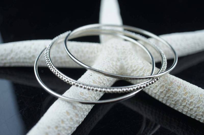 Vintage Art Deco Armreifen Ring Armband 3Er Set Silber Ton Geschenk Für Sie /stempeln Schmaler Armreif Kleid Aa6 von LOVNTG