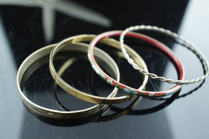 Vintage Art Deco Armreifen Ring Armband 4Er Set Silber Ton Gold Geschenk Für Sie/stempeln Breit Schmal Armreif Kleid V049 von LOVNTG