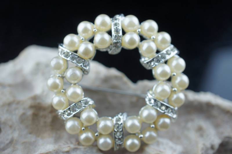 Vintage Art Deco Brosche Silberfarben Faux Perlen Kranz Cz Modernist , 2 Hoop Dd50 von LOVNTG