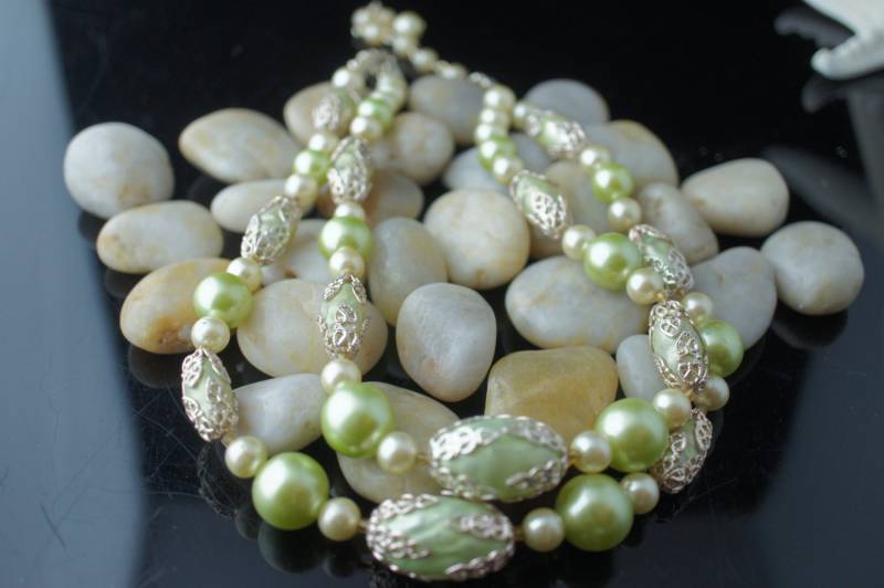 Vintage Art Deco Halskette Halsreif Grün Beige Perlen Faux Japan Stränge 2 Silber Ton Geschenk Circa Modernist V075 von LOVNTG