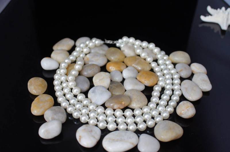 Vintage Art Deco Halskette Halsreif Weiß Perlen Faux 3 Stränge Verlobung Hochzeit Geschenk Circa Modernist Bb15 von LOVNTG