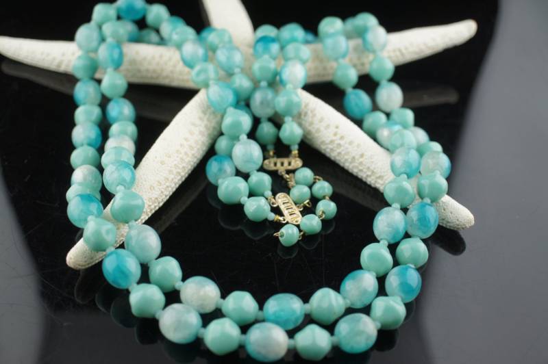 Vintage Art Deco Halskette Kette Hong Kong Perlenkette Doppelstrang Blau Perlen Schmuck 1950Er Jahre Langes Geschenk Circa Modernist V105 von LOVNTG