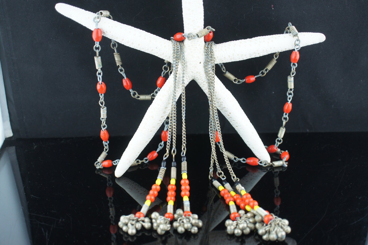 Vintage Art Deco Kette Lange Anhänger Kunststoff Perlen Ton Geschenk Circa Modernist V089 von LOVNTG