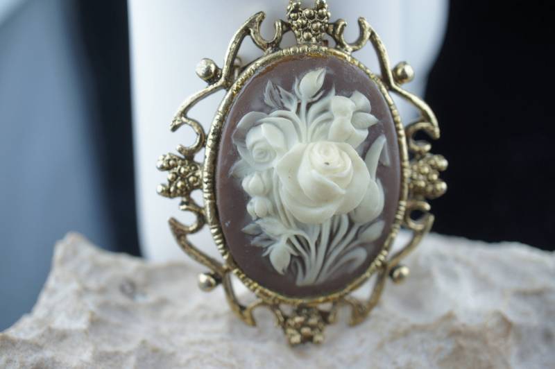 Vintage Art Deco Schmuck Blume Rose Geschnitzt Filigran Design Pin Brosche Minimalistisch Modernist Anmut Modernist Cc126 von LOVNTG