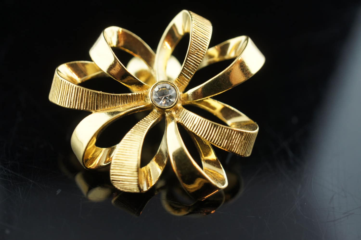 Vintage Art Deco Schmuck Pin Kristall Strass Cz Weiß Gold Ton Blumen Kreis Brosche 3D Bouquet Geschenk P107 von LOVNTG