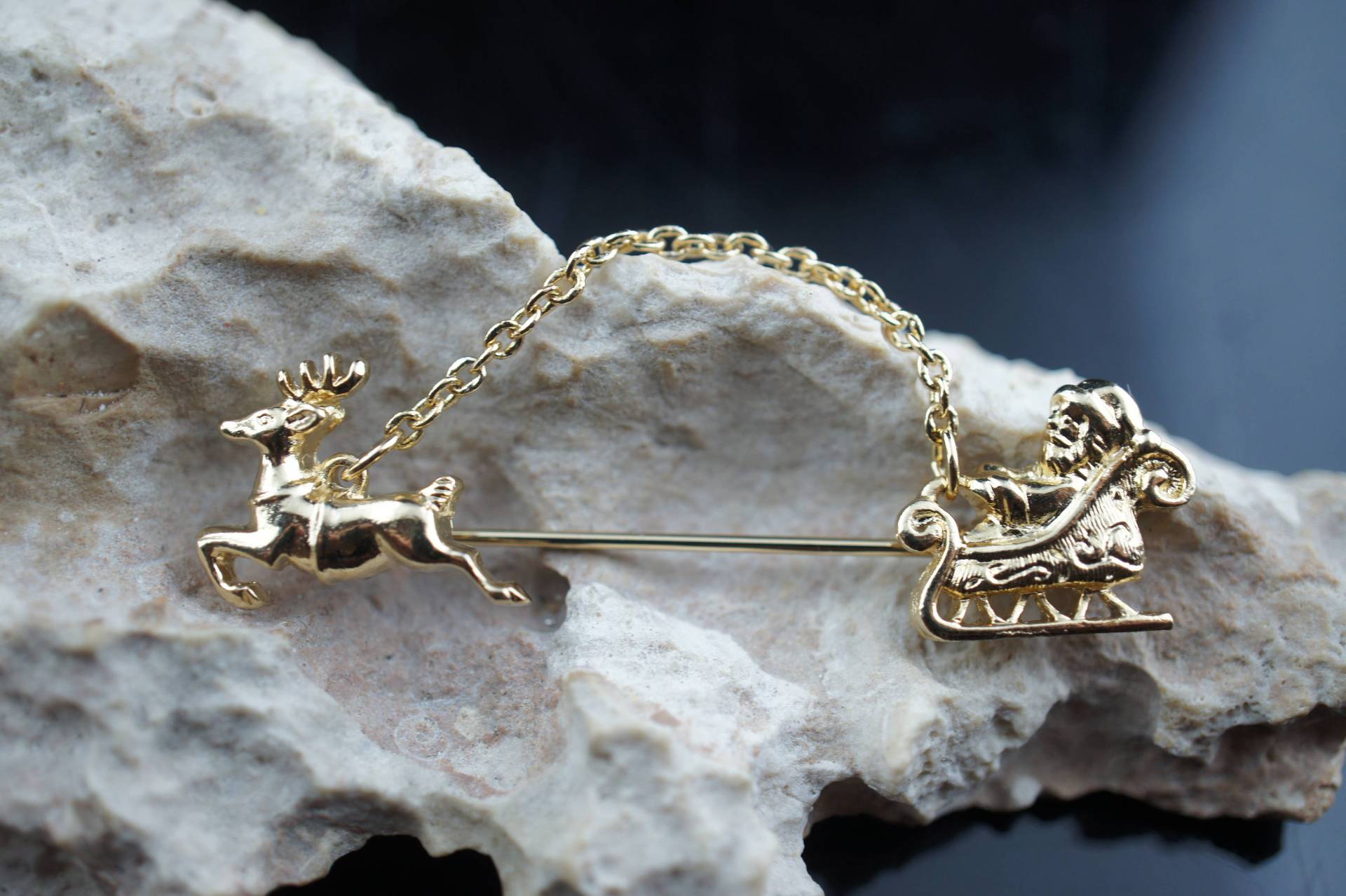 Vintage Art Deco Schmuck Weihnachten Goldton Avon Santa Rentier Pin Nachlass Sammler Broscheneu Jahr Party Geschenk Cc134 von LOVNTG