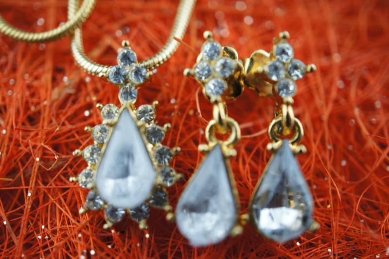 Vintage Art Deco Set Kristall Halskette Ohrringe N.r Cz Strass Anhänger Schmuck Circa Minimalistisch Modernist Graceful Q4 von LOVNTG