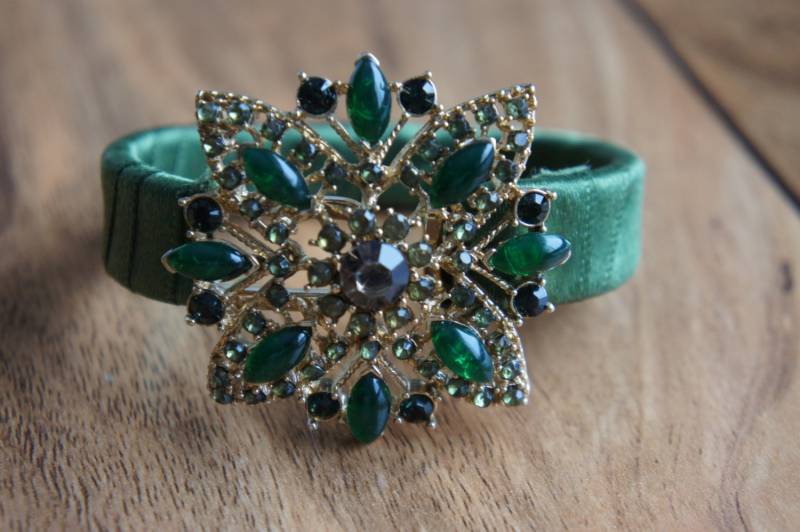 Vintage Gold Grün Stein Blumen Armband Mit Blau Gelb Kristallen O-0037 von LOVNTG