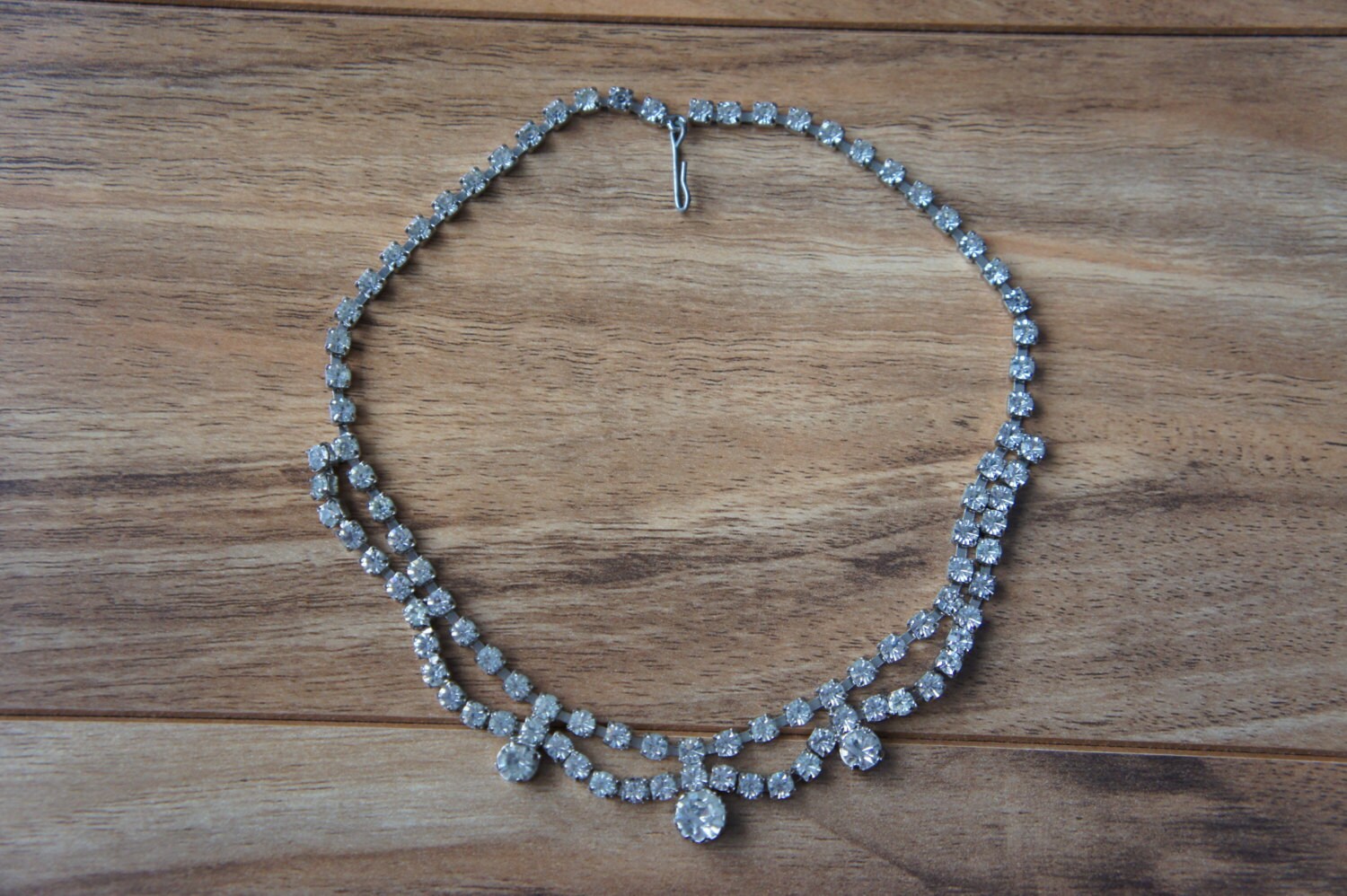 Vintage Halskette Schmuck Kristall Aurora Borealis Kubikzirkonia Strass Steine Länge Ist 14 1/2 Zoll -E-001 von LOVNTG