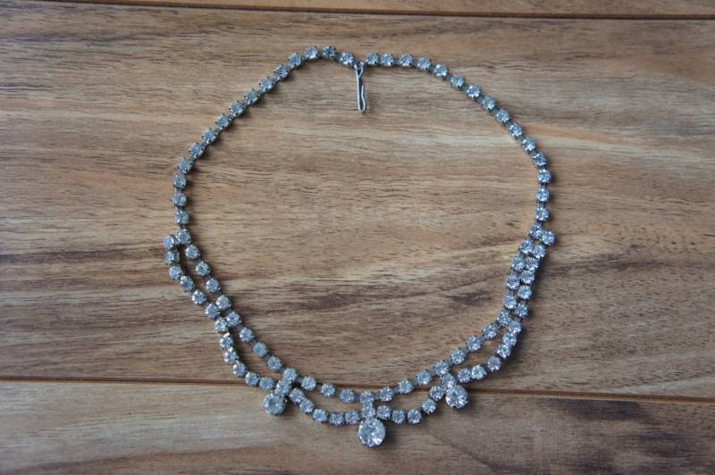 Vintage Halskette Schmuck Kristall Aurora Borealis Kubikzirkonia Strass Steine Länge Ist 14 1/2 Zoll -E-001 von LOVNTG