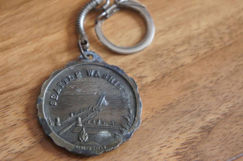 Vintage Männer Schlüsselanhänger - Schlüsselring Einzigartiger Geburtstagsgeschenk Freundgeschenk Japan W-117 von LOVNTG