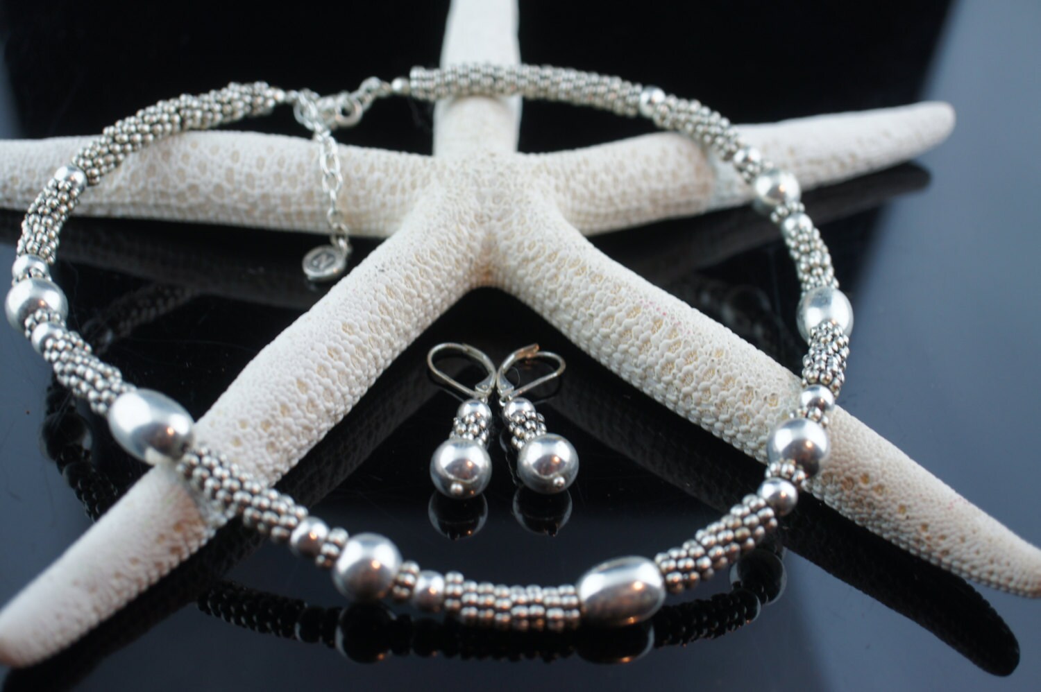 Vintage Napier Est.1922 Halskette Set Ohrringe Perlen Perlen Silber Farben Blumen Kugeln A068 von LOVNTG