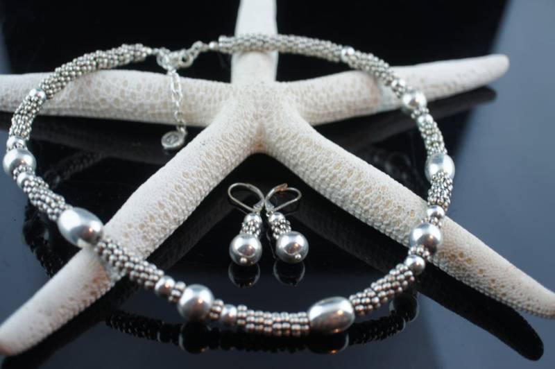 Vintage Napier Est.1922 Halskette Set Ohrringe Perlen Perlen Silber Farben Blumen Kugeln A068 von LOVNTG