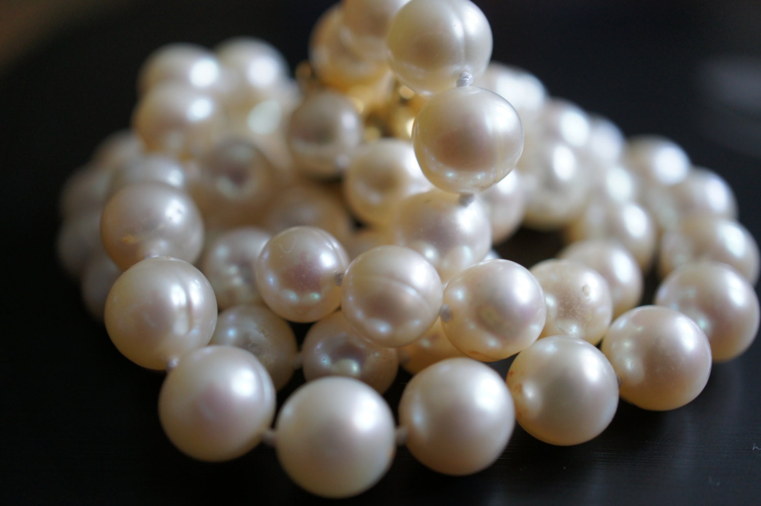 Vintage Perlenkette Rund Weiß Farbe Perlen Chocker Und Armband Set M-061 von LOVNTG