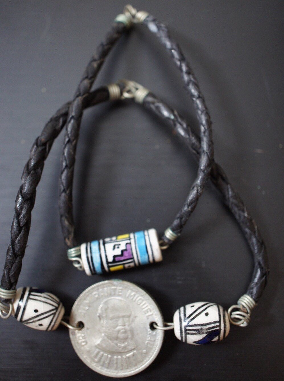 Vintage Schmuck Armband Geflochten Mit Perlen 1987 Peru Münze Set Von Zwei M-083 von LOVNTG