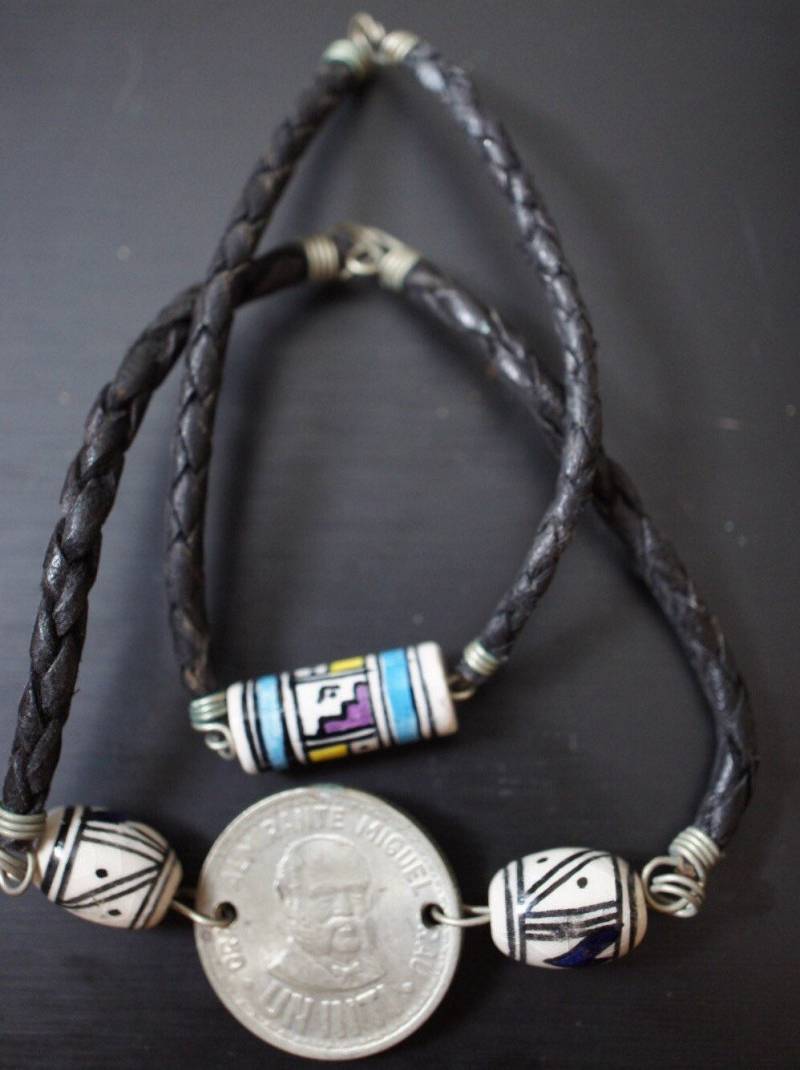 Vintage Schmuck Armband Geflochten Mit Perlen 1987 Peru Münze Set Von Zwei M-083 von LOVNTG