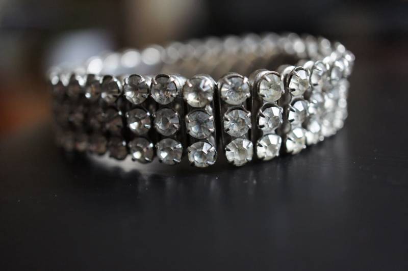 Vintage Schmuck Armband Weiß Klar Kristall Cz Brautarmband Zirkonia Stretch Größe Made in Japan M-072 von LOVNTG