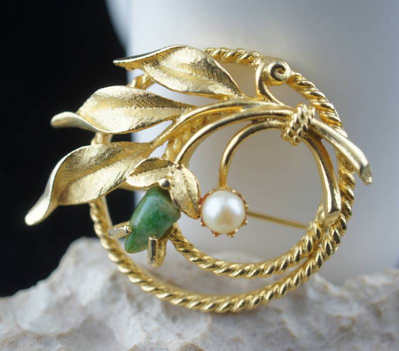 Vintage Schmuck Art Brosche Vintage Gold Pin Sarah Cov Vergoldete Blume Kunst Perle Jade Stein Sammler Schmuckcc124 von LOVNTG