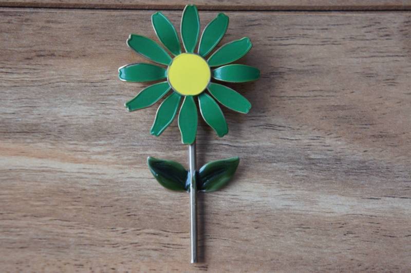 Vintage Schmuck Brosche Blume Ist Kamille Grün Die Breit-1 1/2 in Iength-2 11/16 E - 011 von LOVNTG